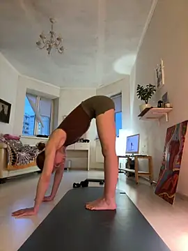 Snapshot of LeyaJohnson chatting on April 2, 2026, 3:41 pm LeyaJohnson online show from April 2, 2026, 3:41 pm