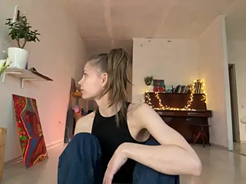 Snapshot of LeyaJohnson chatting on April 10, 2026, 12:01 pm LeyaJohnson online show from April 10, 2026, 12:01 pm