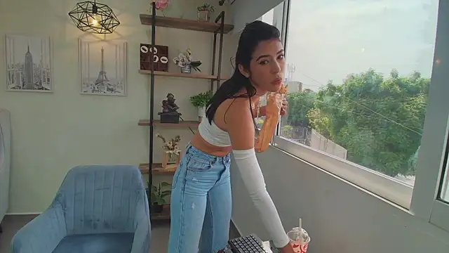 Sassy--Girl online show from July 12, 2026, 1:56 pm