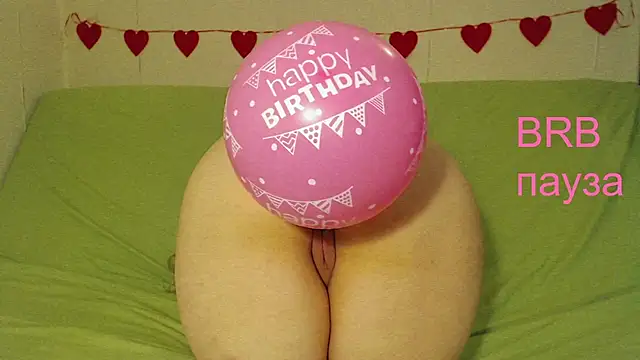 mmmPinUpGirl online show from May 7, 2026, 4:10 pm