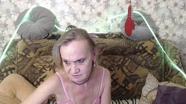 MissBekker online show from October 1, 2025, 5:17 pm