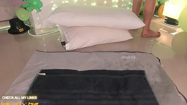 Snapshot of ohyesly_ chatting on March 13, 2026, 10:09 am ohyesly online show from March 13, 2026, 10:09 am