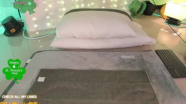 Snapshot of ohyesly_ chatting on March 27, 2026, 10:16 am ohyesly online show from March 27, 2026, 10:16 am