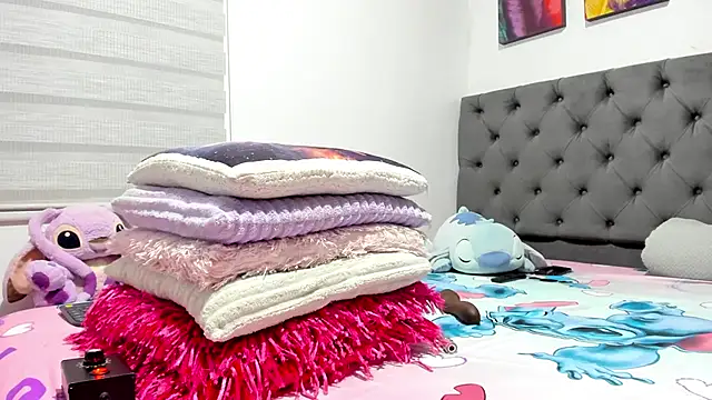 Elizabeth 18  online show from February 27, 2026, 3:07 am