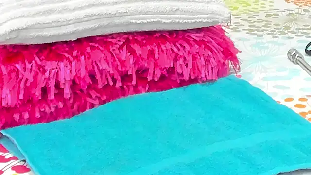 Elizabeth 18  online show from September 27, 2025, 3:01 am