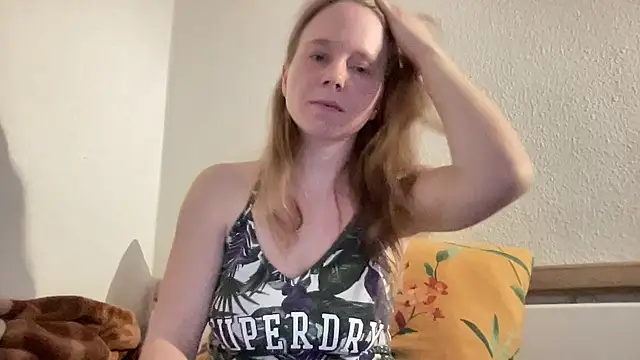 SweetLucy96 online show from March 11, 2025, 3:23 pm