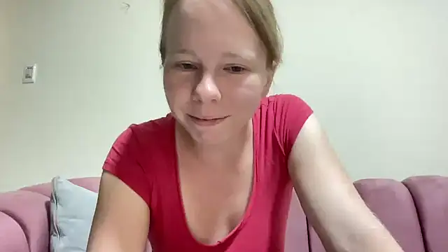 SweetLucy96 online show from September 20, 2025, 10:31 am