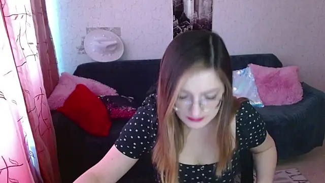 Arielsssplash online show from May 6, 2026, 5:33 am