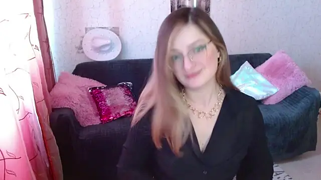 Arielsssplash online show from May 12, 2026, 5:37 am