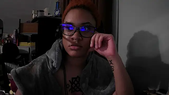 nickytheehawtie online show from May 1, 2026, 2:27 am