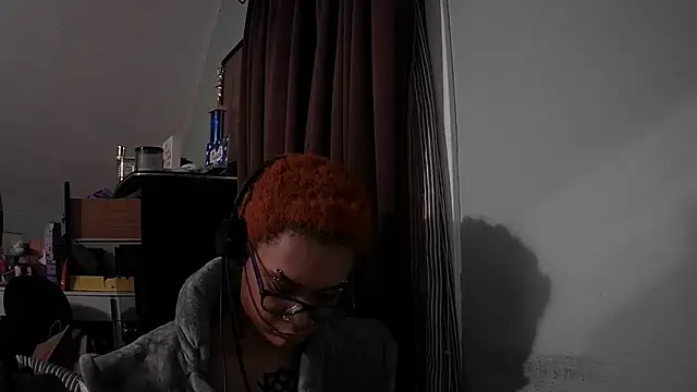 nickytheehawtie online show from April 30, 2026, 12:50 am