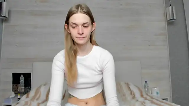 molly hunt  online show from February 28, 2025, 3:37 am