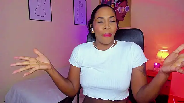 AitanaBrown  online show from September 19, 2025, 9:19 pm