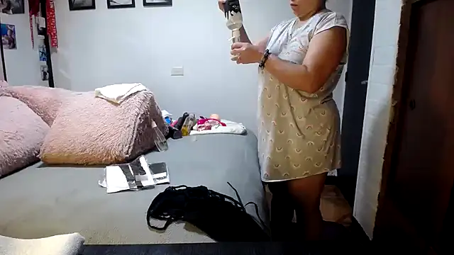 maturehoxx online show from September 14, 2025, 3:51 am