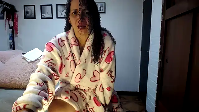 maturehoxx online show from September 18, 2025, 11:41 pm