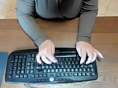 NikkiHolland online show from March 4, 2025, 10:13 am