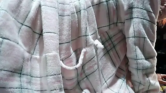 xykenrah48 online show from April 15, 2026, 3:23 am