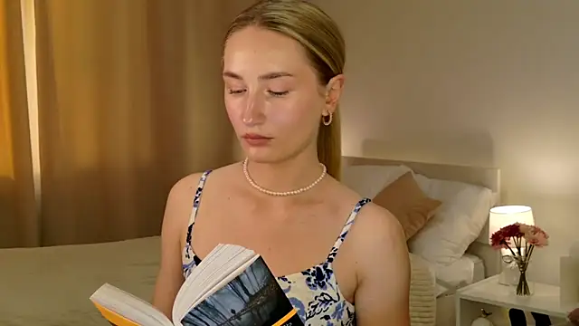 Snapshot of bella__rose chatting on February 20, 2026, 1:13 pm bella rose online show from February 20, 2026, 1:13 pm