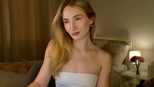 Snapshot of bella__rose chatting on February 23, 2026, 1:01 pm bella rose online show from February 23, 2026, 1:01 pm