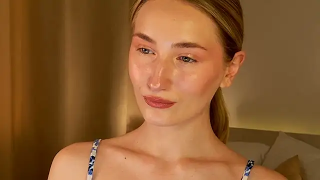 Snapshot of bella__rose chatting on March 15, 2026, 10:00 am bella rose online show from March 15, 2026, 10:00 am