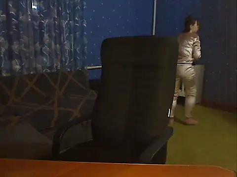 loveis007 online show from December 4, 2025, 2:32 am