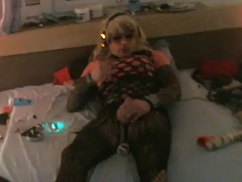 Kinkyslut07 online show from November 18, 2025, 4:43 pm