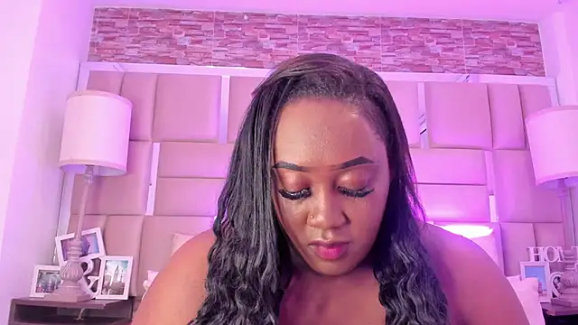 ShaniaBrownn online show from March 17, 2026, 8:01 pm