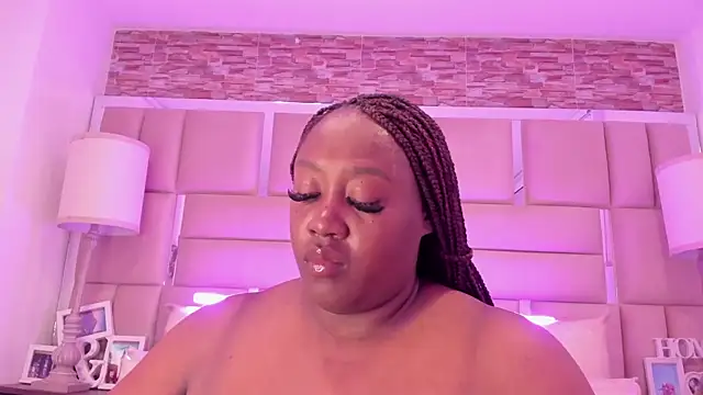 ShaniaBrownn online show from May 9, 2026, 12:08 pm