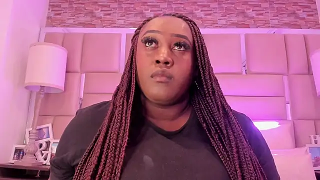 ShaniaBrownn online show from May 8, 2026, 7:39 pm