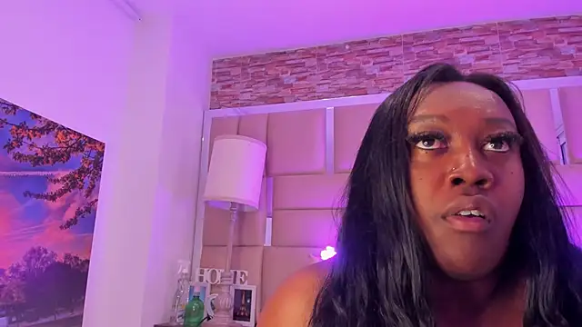 ShaniaBrownn online show from November 14, 2025, 7:39 pm