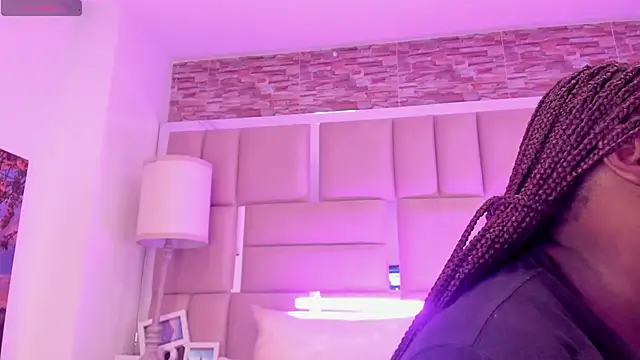 ShaniaBrownn online show from April 29, 2026, 7:53 pm