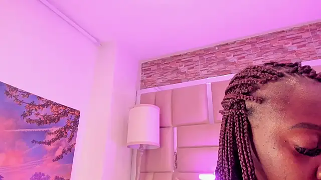 ShaniaBrownn online show from May 11, 2026, 7:44 pm