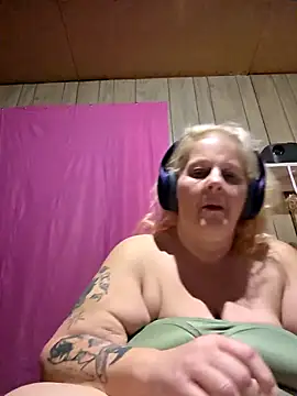 Snapshot of DavisDesires chatting on March 12, 2026, 12:09 pm DavisDesires online show from March 12, 2026, 12:09 pm