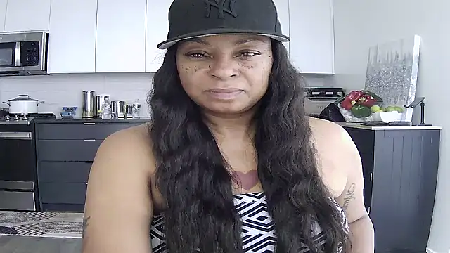 MSweetLindaParks online show from August 5, 2026, 2:33 pm