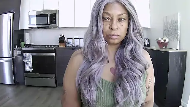 MSweetLindaParks online show from July 17, 2026, 8:28 pm