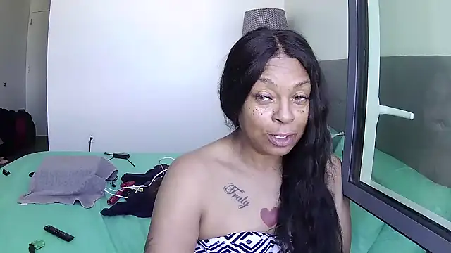 MSweetLindaParks online show from June 24, 2026, 4:16 pm