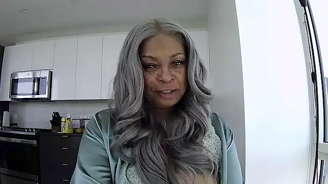MSweetLindaParks online show from May 19, 2026, 3:41 pm