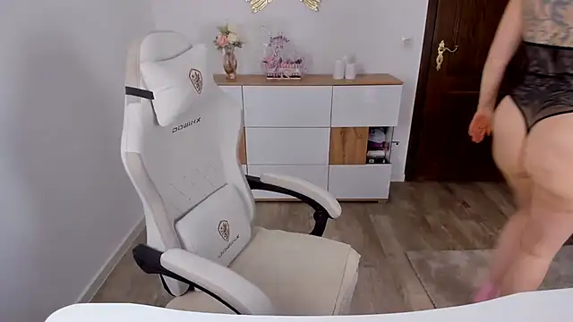 Sally Secret online show from October 17, 2025, 10:39 am