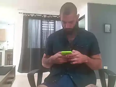 Snapshot of Matheusbeard chatting on August 4, 2026, 3:05 pm Matheusbeard online show from August 4, 2026, 3:05 pm