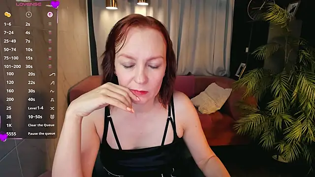 Snapshot of NikaGentle chatting on June 16, 2026, 6:13 am NikaGentle online show from June 16, 2026, 6:13 am