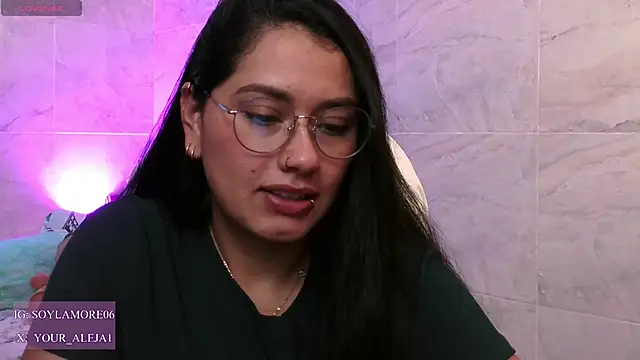 LauraRuiz1 online show from June 8, 2026, 9:26 pm