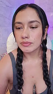 LauraRuiz1 online show from June 19, 2026, 12:05 am