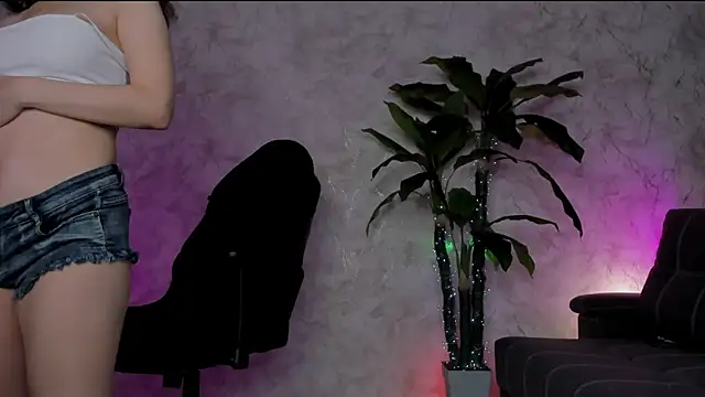 Emma7 online show from May 5, 2026, 12:46 am