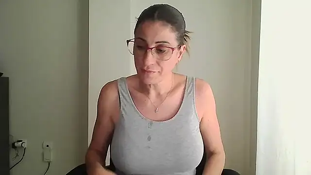 Snapshot of Sanada_hot chatting on November 3, 2025, 10:19 am Sanada hot online show from November 3, 2025, 10:19 am