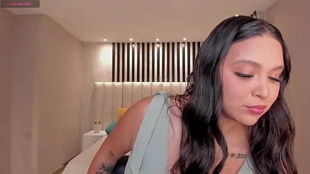 ToriCrossX online show from November 26, 2025, 12:54 am