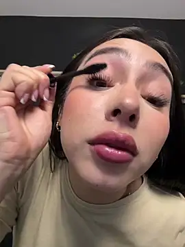 isabella jade online show from November 24, 2025, 10:10 pm