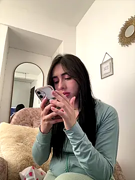 isabella jade online show from November 5, 2025, 1:25 pm