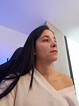 miaeyes online show from February 4, 2026, 2:01 pm