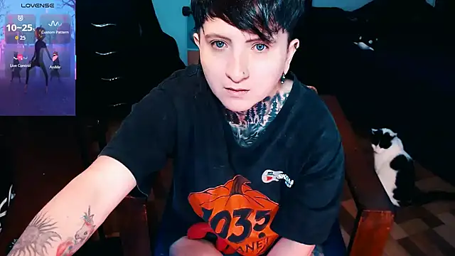 Marieblueeyes online show from October 20, 2025, 1:33 pm