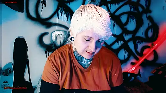 Marieblueeyes online show from July 24, 2026, 2:07 am